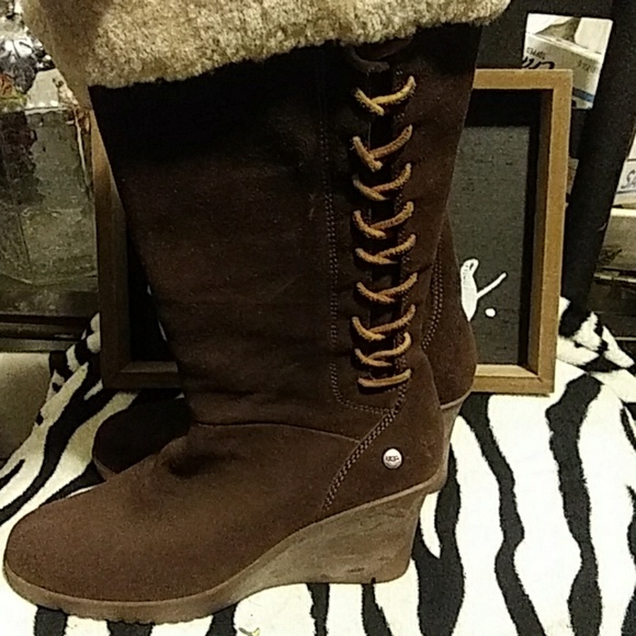 UGG - Picture 3 of 4